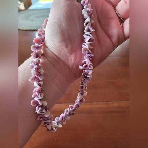 Vintage Choker Purple Lavender and Pink Shiny Seashell with Gold Clasp - Picture 7 of 9